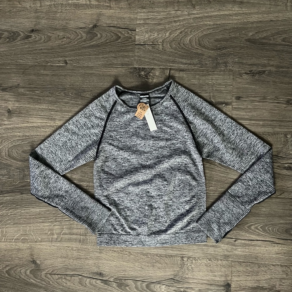 PINK perforated active long sleeve crop top size medium